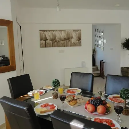 13 Crystal Lagoon Vila
