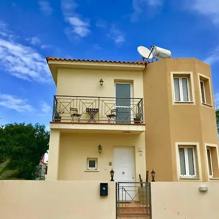 13 Crystal Lagoon Vila