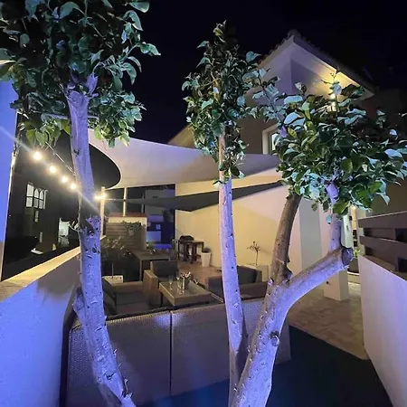 13 Crystal Lagoon Vila *