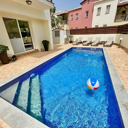 13 Crystal Lagoon Vila