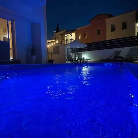 13 Crystal Lagoon Паралимни