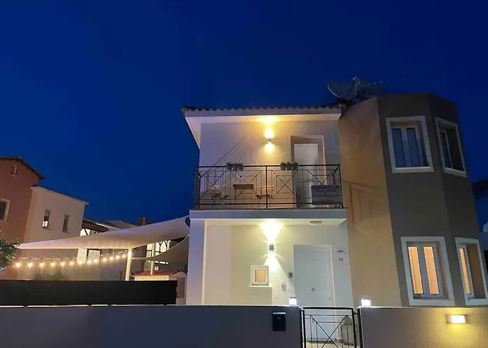 13 Crystal Lagoon Vilă Paralimni