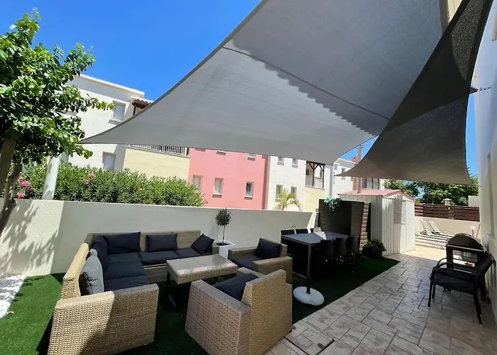 13 Crystal Lagoon Vilă