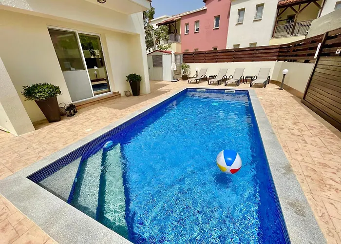 13 Crystal Lagoon Vilă